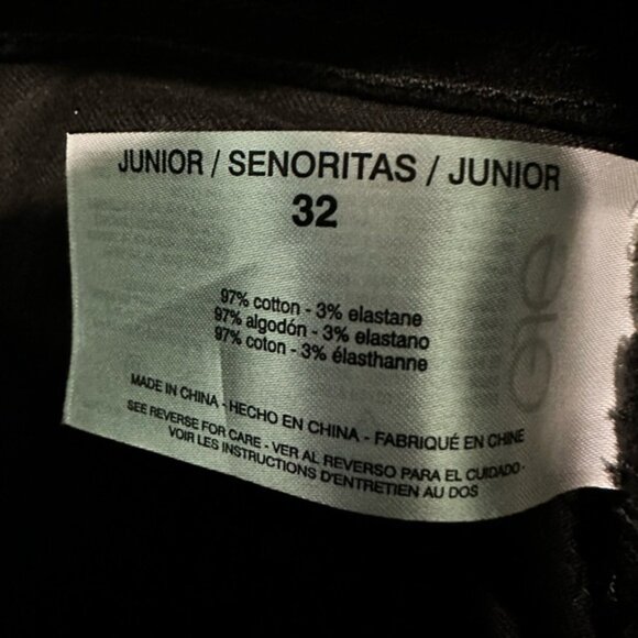 Meet your Posher Renée - Picture 5 of 5